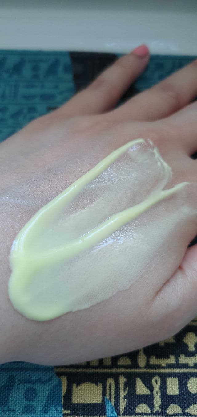 Paula's Choice Resist Skin Restoring Moisturizer SPF 50 review photo by zombieskinz