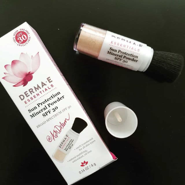 derma e Essentials Sun Protection Mineral Powder SPF 30 review photo by zombieskinz