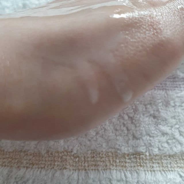Nacific Vegan Sun Essence SPF50+ PA++++ review photo by zombieskinz