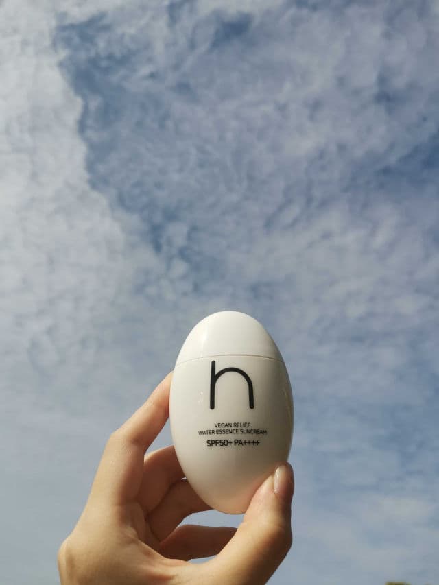 Hamel Vegan Relief Water Essence Sun Cream SPF50+ PA++++ review photo by woder23