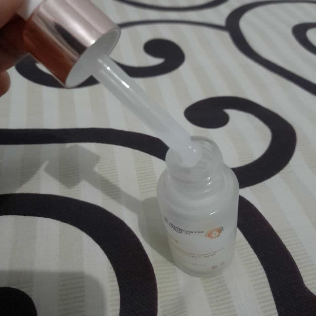 white story Hydrating Serum (Vitamin B5 + Hyaluronate) review photo by Nuvinurfa