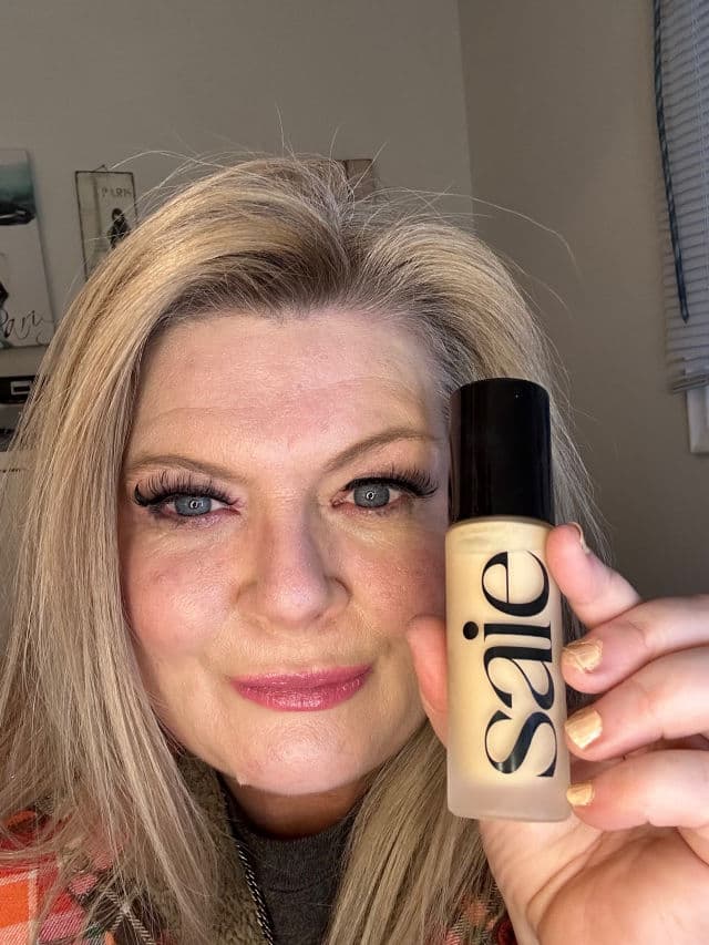 Saie Glowy Super Skin Lightweight Hydrobounce  Serum Foundation review photo by cassy123
