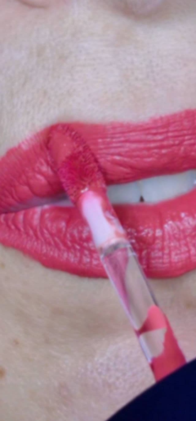 Estee Lauder Pure Color Envy Kissable Lip Shine 307 Wicked Cream review photo by neneferroni