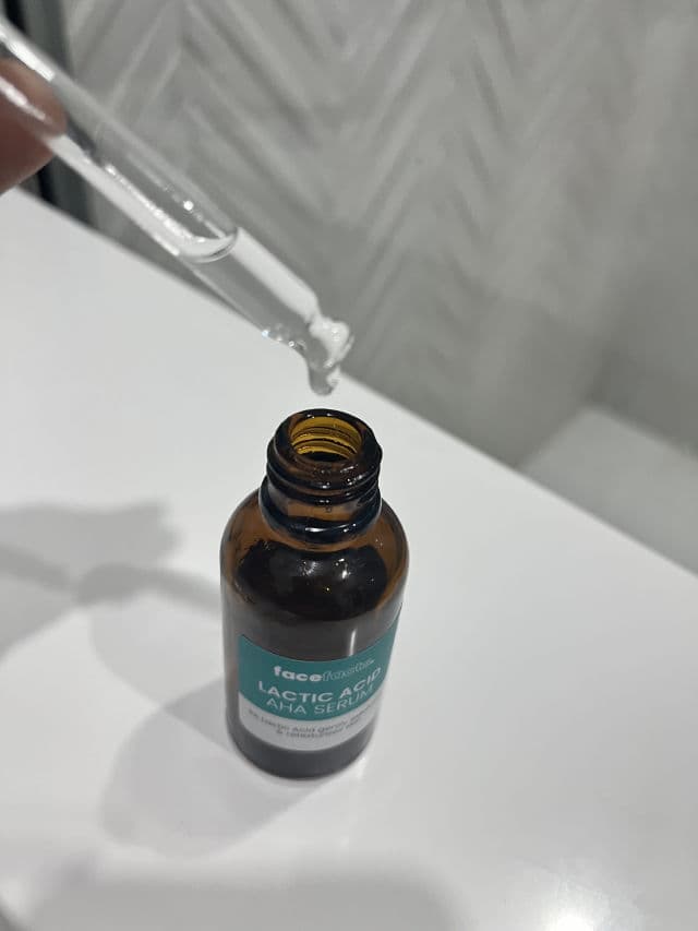 Face Facts Glow & Resurface Lactic Acid Moisturising Facial Serum review photo by BlankCanvasMakeup