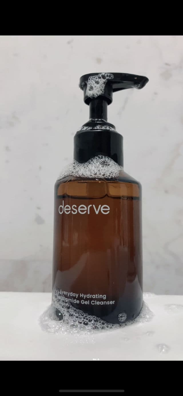 deserve Everyday Hydrating Niacinamide Gel Cleanser review photo by halleysburrow