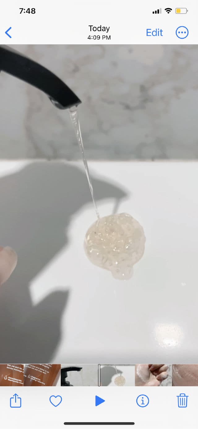 deserve Everyday Hydrating Niacinamide Gel Cleanser review photo by halleysburrow