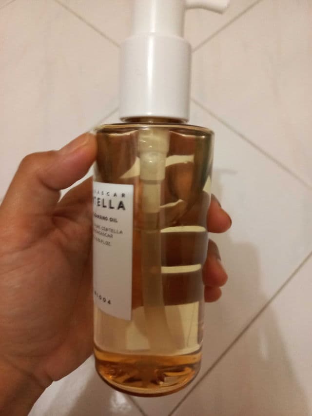 SKIN1004 Madagascar Centella Light Cleansing Oil review photo by TessaSilvia