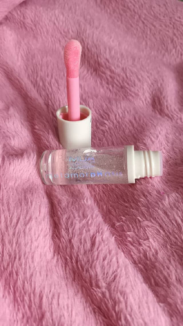 MUA Makeup Academy Metamorphosis Colour Changing Lip & Cheek Oil review photo by amyfreebiesfreak