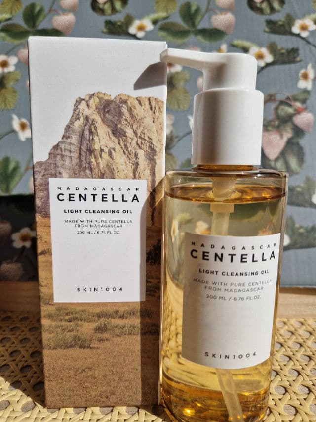 Madagascar Centella Light Cleansing Oil product review