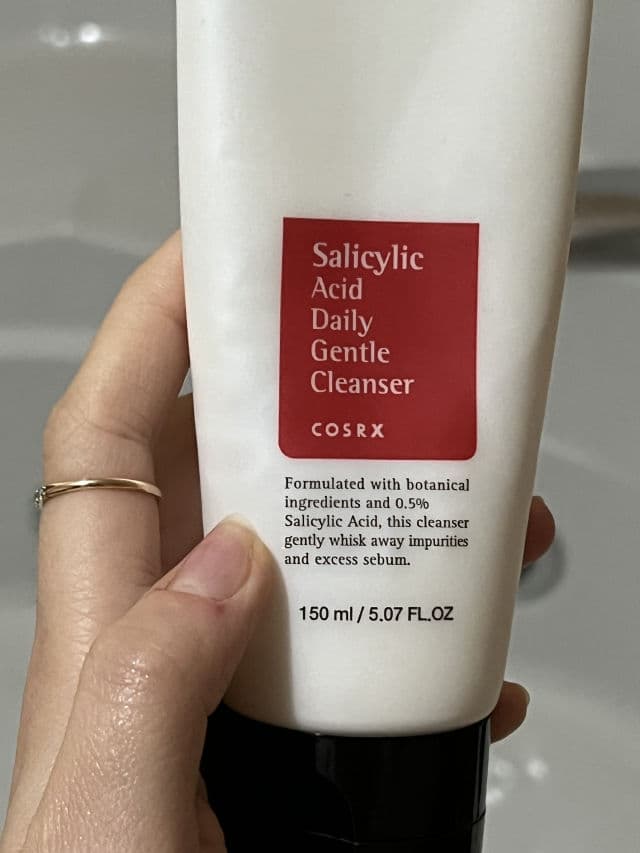 COSRX Salicylic Acid Exfoliating Cleanser review photo by edonahoxha