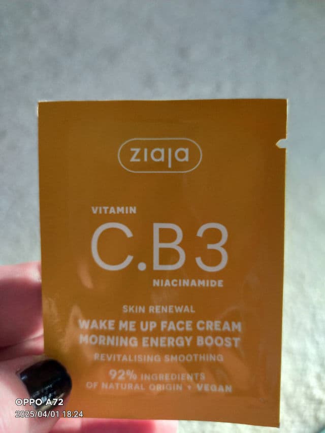 Ziaja Vitamin C. B3 Niacinamide Active Face Serum review photo by hankisabelle1