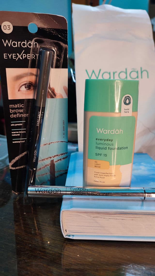 Wardah Optimum Hi-Black Eyeliner review photo by Michico