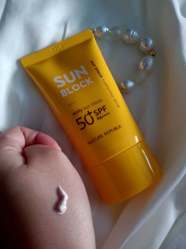 NATURE REPUBLIC California Aloe Daily Sun Block SPF 50+ PA++++ review photo by xuanxx