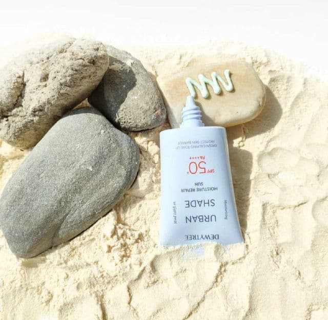 DEWYTREE Urban Shade Moisture Repair Sun SPF 50 PA++++ review photo by Skincarediarysos