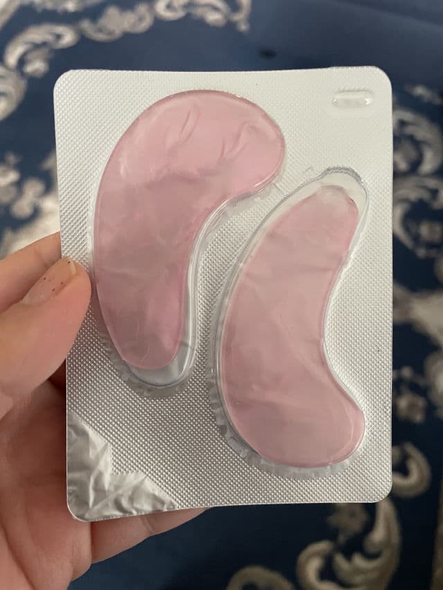 SkinChemists Rose Illuminating Glow Instant Hydrogel Eye Pads review photo by marievoltaire