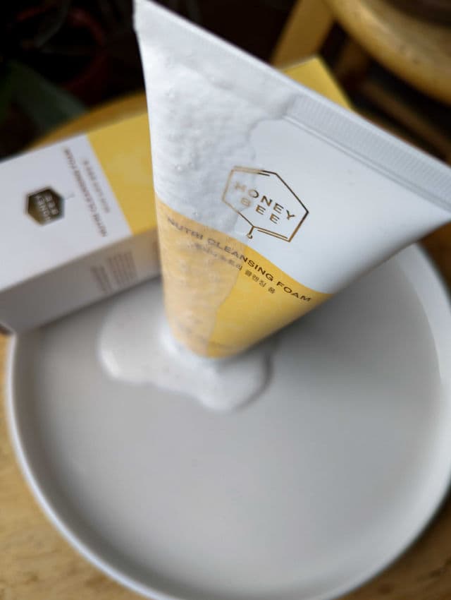 True Island Honey Bee Nutri Cleansing Foam review photo by destinationglass