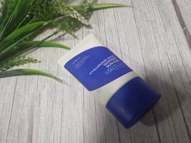 ISNTREE Hyaluronic Acid Watery Sun Gel SPF50+ PA++++ review photo by Whitepaperboat