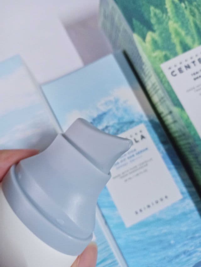SKIN1004 Madagascar Centella Hyalu-Cica Water-Fit Sun Serum SPF50+ PA++++ review photo by Ozu
