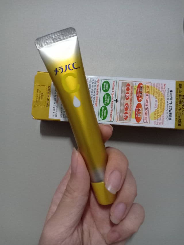 Rohto Melano CC Vitamin C Premium Essence review photo by Ozu
