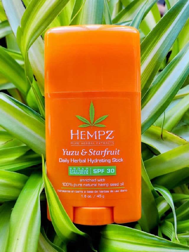 Hempz Yuzu & Starfruit Daily Herbal Hydrating Stick Broad Spectrum SPF 30 review photo by Researching4Beauty