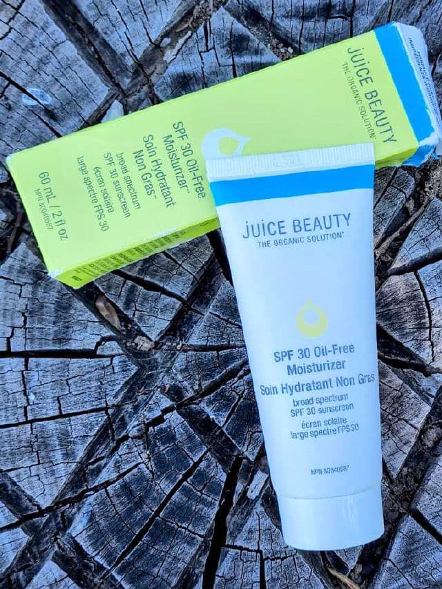 Juice Beauty Blemish Clearing Collection SPF 30 Oil-Free Moisturizer review photo by Researching4Beauty