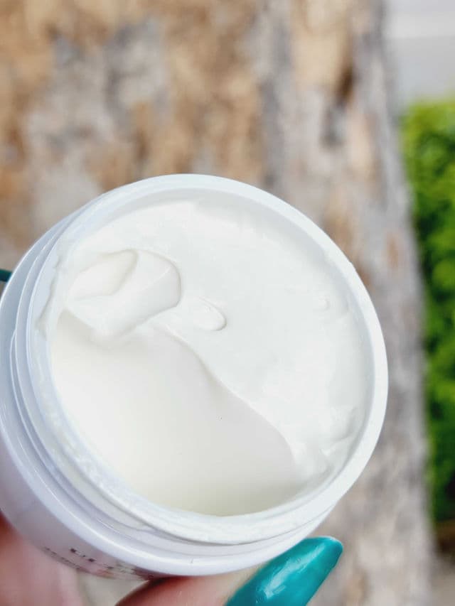 Kiehl's Ultra Facial Cream SPF 30 review photo by Researching4Beauty