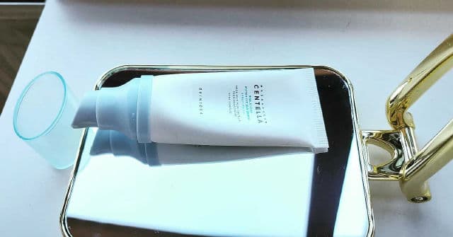 SKIN1004 Madagascar Centella Hyalu-Cica Water-Fit Sun Serum SPF50+ PA++++ review photo by Ikkikorea