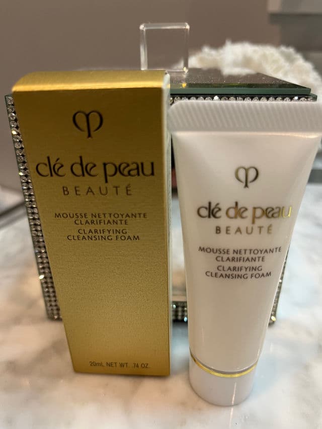 Clé de Peau Beauté Clarifying Cleansing Foam review photo by ManonM