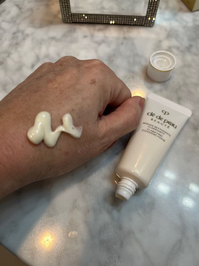 Clé de Peau Beauté Clarifying Cleansing Foam review photo by ManonM