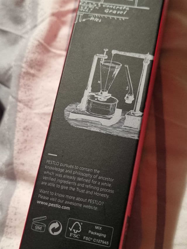 Pestlo Gold Thread Face Mask review photo by glowandsunshine