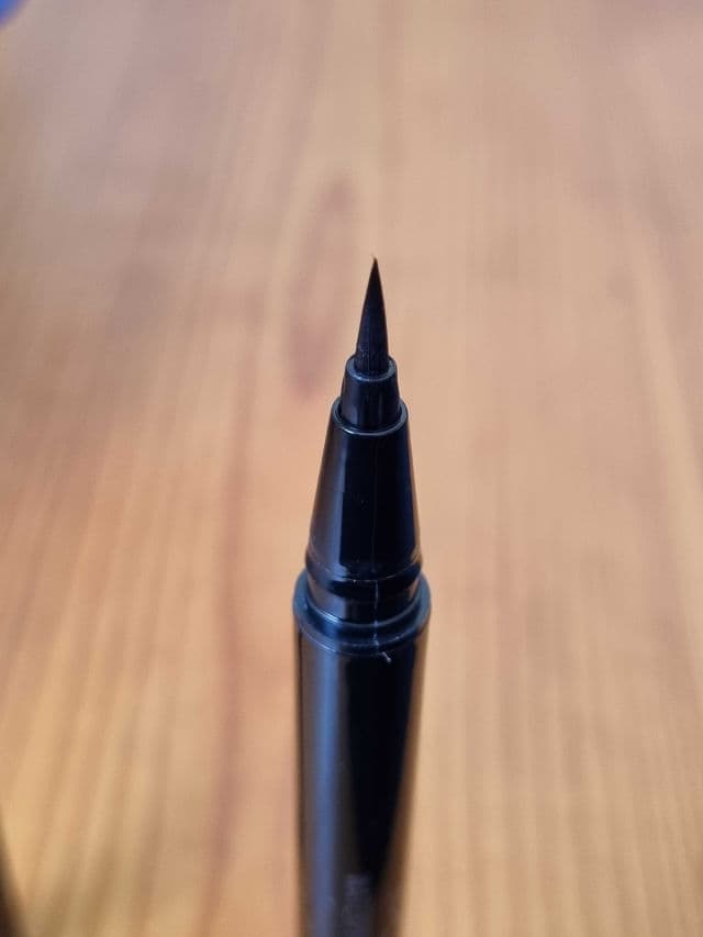 MACQUEEN Waterproof Pen Eyeliner review photo by glowandsunshine
