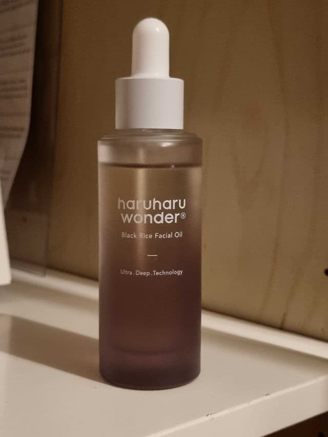 HaruHaru WONDER Black Rice Facial Oil review photo by glowandsunshine