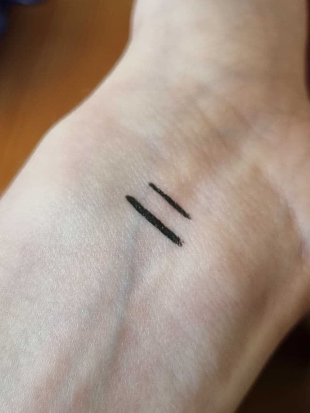 MACQUEEN Waterproof Pen Eyeliner review photo by glowandsunshine