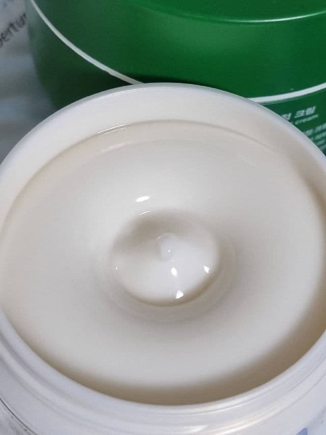 SANA Soy Milk 6 In 1 Moisture Gel Cream review photo by glowandsunshine