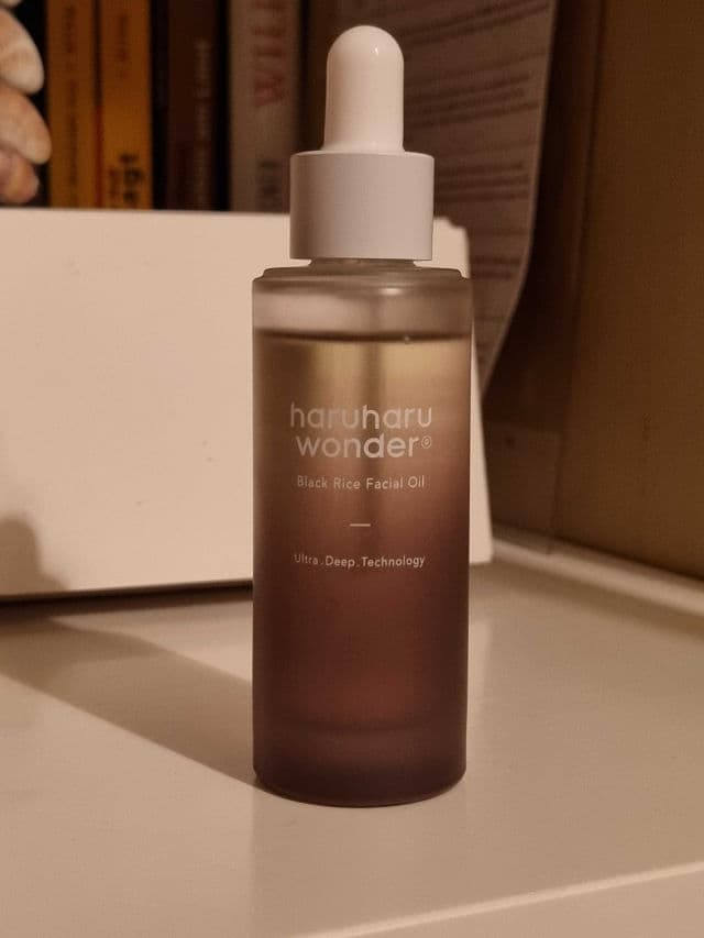 HaruHaru WONDER Black Rice Facial Oil review photo by glowandsunshine