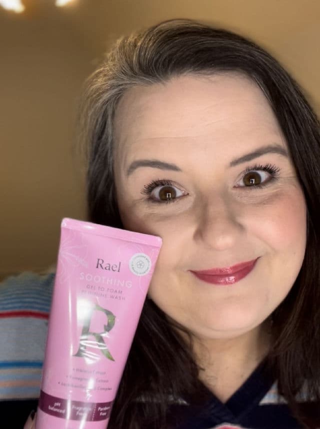 Rael Soothing Gel to Foam Feminine Wash review photo by tnfriendrenee