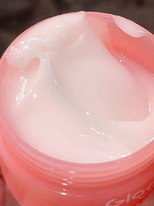 Glad2Glow Pomegranate 5% Niacinamide Brightening Moisturizer review photo by dayverampas