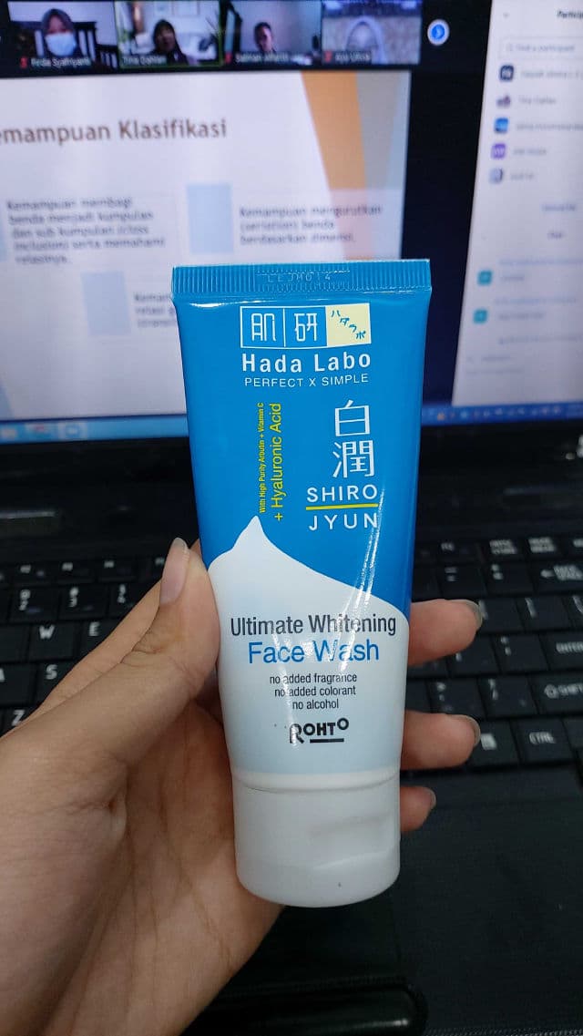 Hada Labo Shirojyun Ultimate Whitening Face Wash review photo by Miravyl