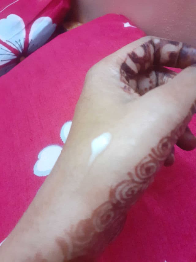 The Mom's Co. Natural Vitamin C Face Serum review photo by Fathima01