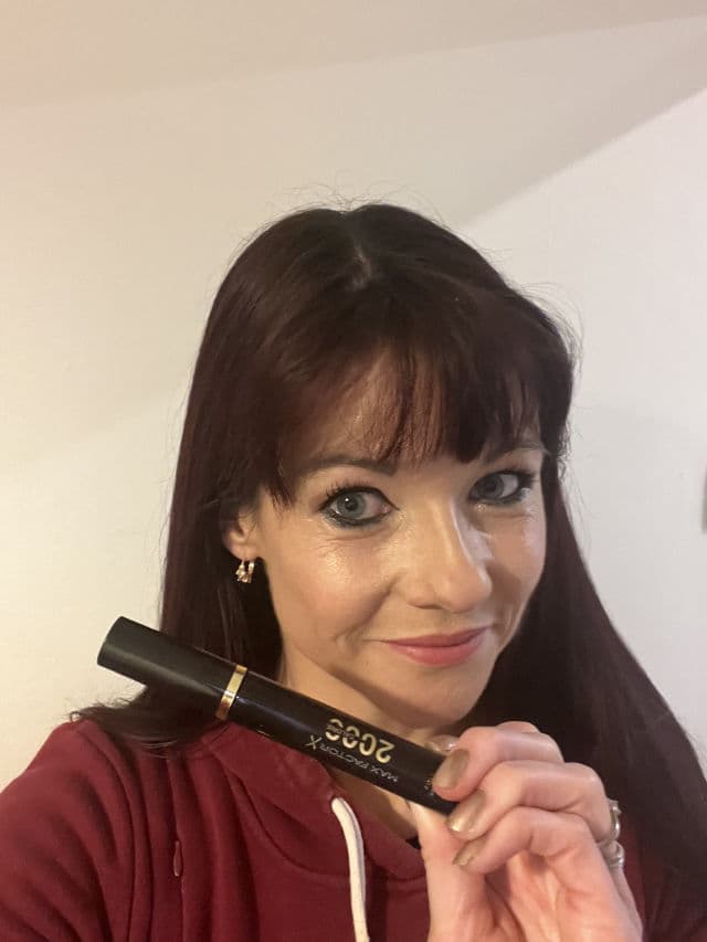 Max Factor 2000 Calorie Dramatic Volume Mascara review photo by BellaBooBeauty