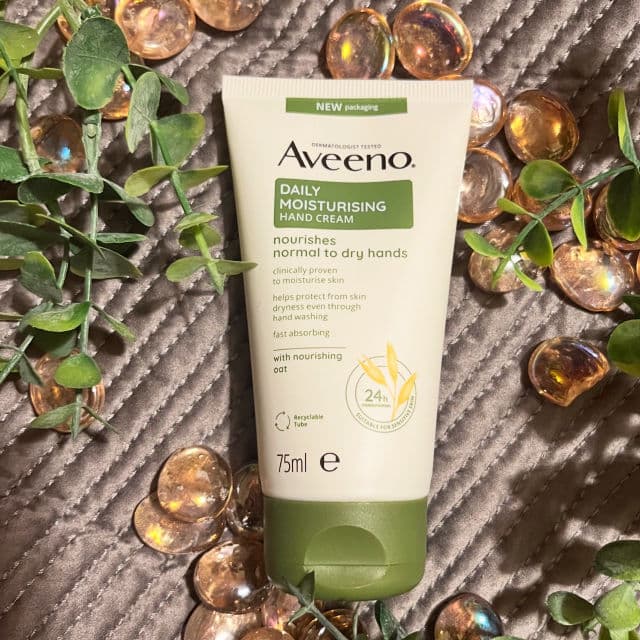 Aveeno Moisturing Cream with Natural Colloidal Oatmeal review photo by BellaBooBeauty