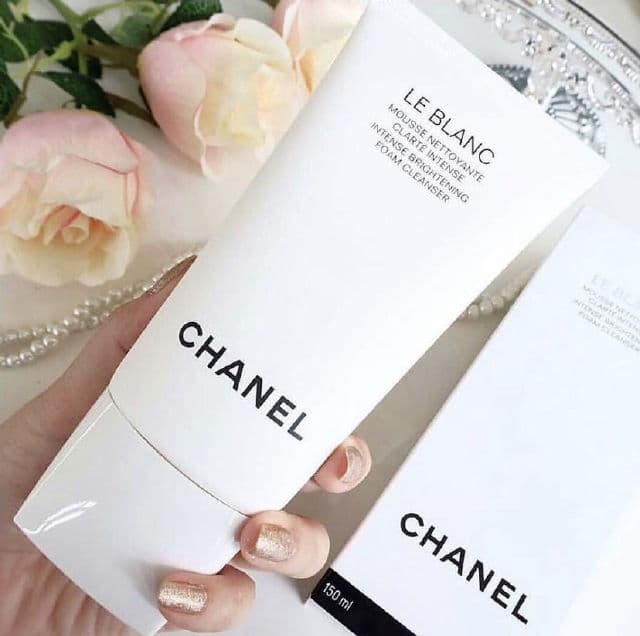 Chanel Le Blanc Fresh Brightening Foam Cleanser review photo by Celerybaby