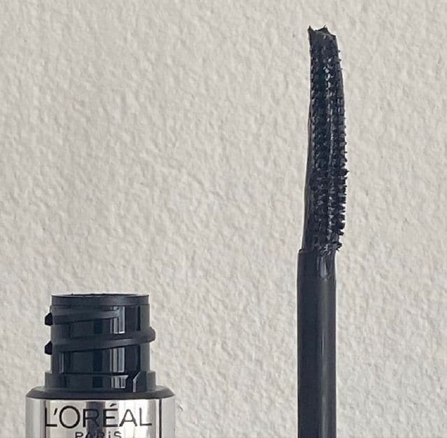 Max Factor 2000 Calorie Dramatic Volume Mascara review photo by mishii