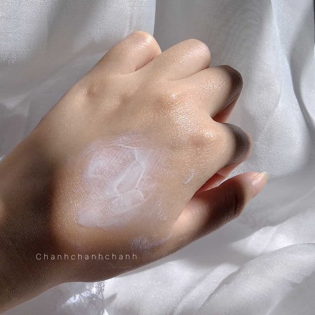 L'Oreal Paris UV Defender Moisture & Fresh SPF50+ PA++++ review photo by ngochan
