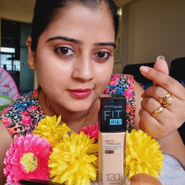 Maybelline Fit Me Matte + Poreless Foundation - Normal to Oily Foundation with Clay review photo by Prabh