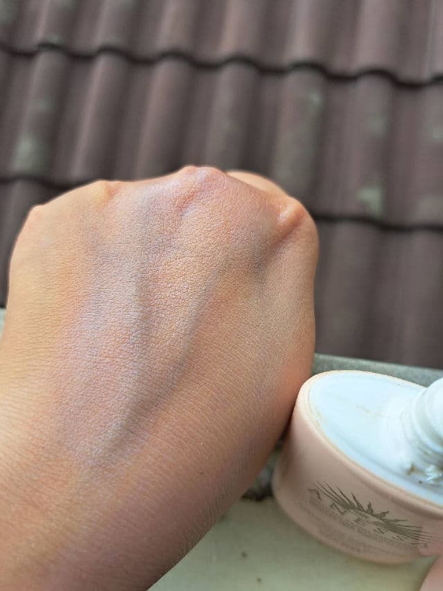 Anessa Perfect UV Mild Milk N SPF 50 review photo by HanYu12