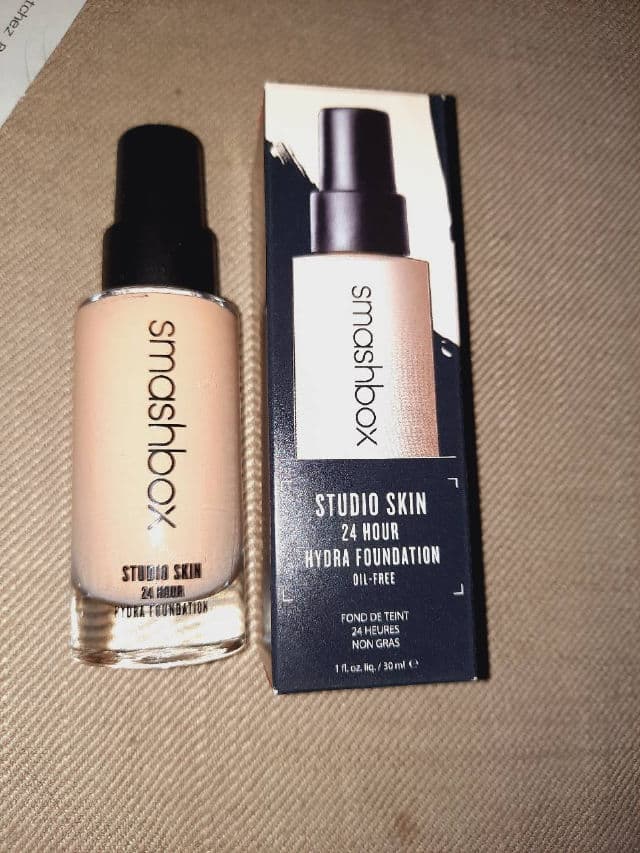 Smashbox Studio Skin 24 Hour Wear Hydrating Foundation review photo by magentared666