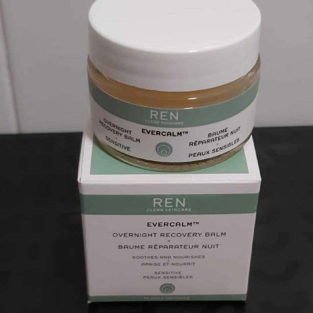 REN Clean Skincare Evercalm Overnight Recovery Balm review photo by cariadsbeauty