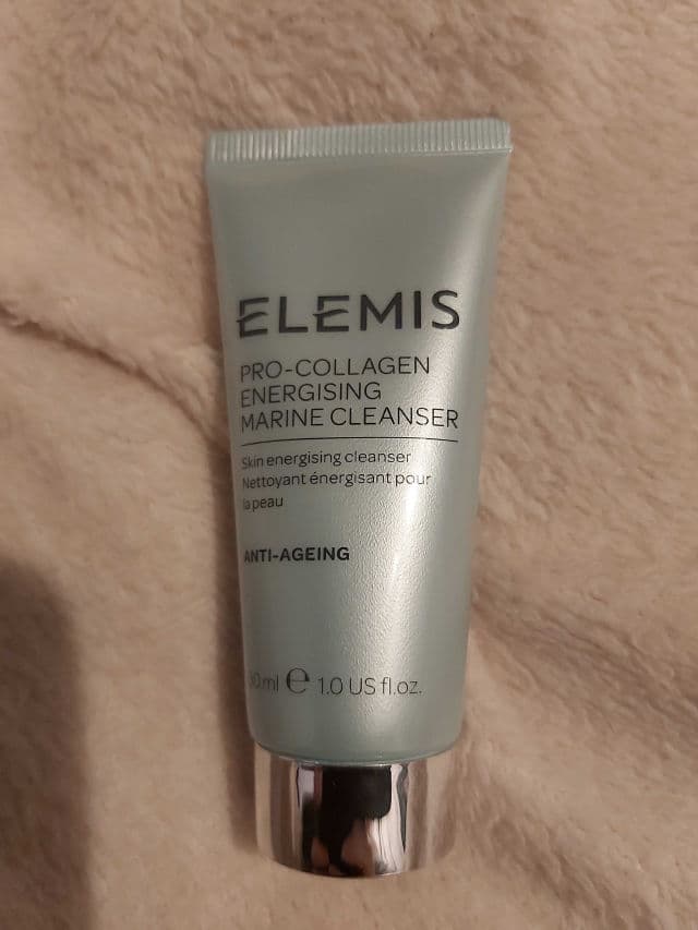 Elemis Pro-Collagen Energising Marine Cleanser review photo by cariadsbeauty