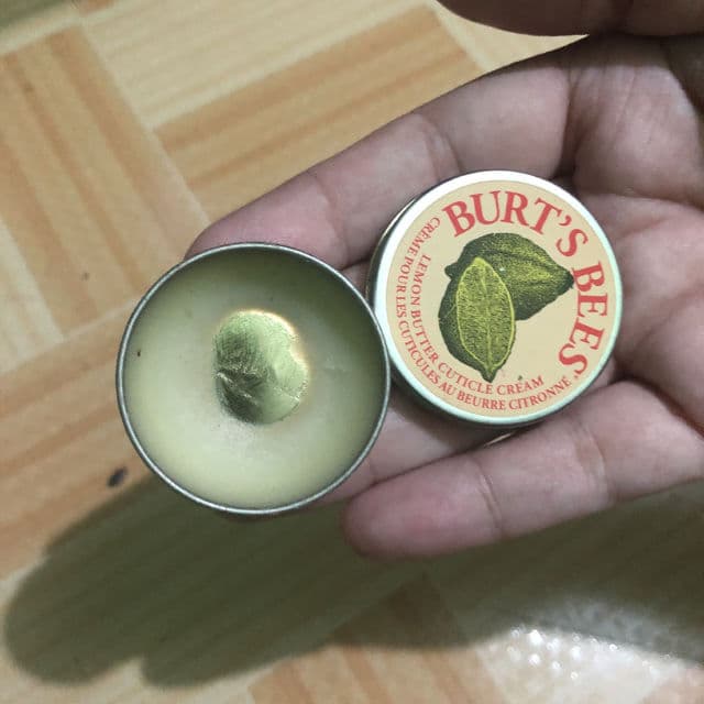 Burt's Bees Lemon Butter Cuticle Cream review photo by Yssaaa